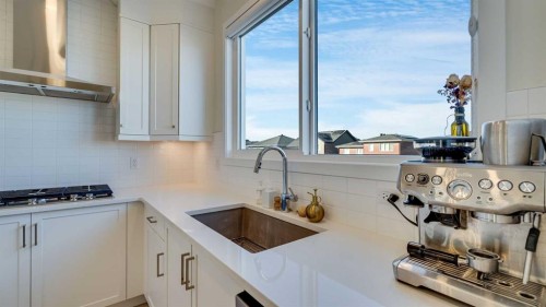 18 Amblehurst Path Nw, Calgary, AB - Indoor Photo Showing Kitchen With Upgraded Kitchen