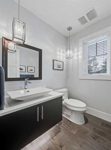 14 Rosetree Road Nw, Calgary, AB - Indoor Photo Showing Bathroom