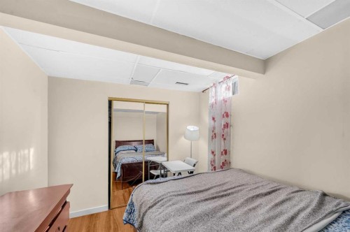 120 Castlebrook Rise Ne, Calgary, AB - Indoor Photo Showing Bedroom