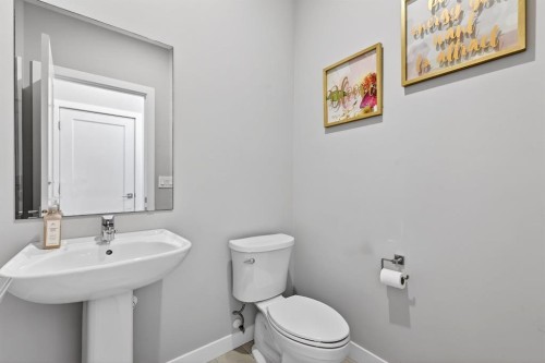 472 West Lakeview Drive, Chestermere, AB - Indoor Photo Showing Bathroom