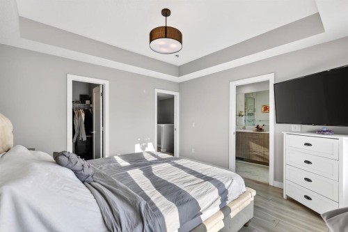 472 West Lakeview Drive, Chestermere, AB - Indoor Photo Showing Bedroom
