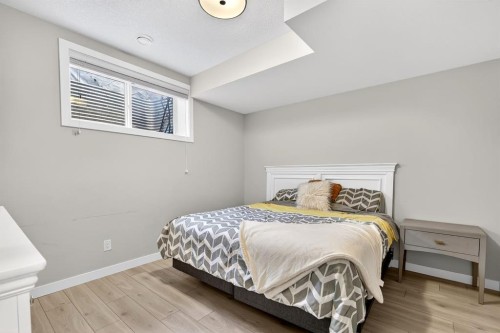 472 West Lakeview Drive, Chestermere, AB - Indoor Photo Showing Bedroom