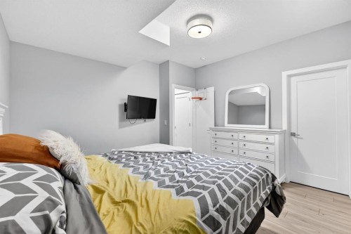 472 West Lakeview Drive, Chestermere, AB - Indoor Photo Showing Bedroom