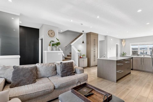 472 West Lakeview Drive, Chestermere, AB - Indoor Photo Showing Living Room