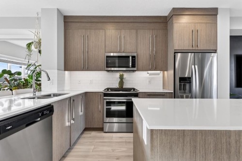 472 West Lakeview Drive, Chestermere, AB - Indoor Photo Showing Kitchen With Stainless Steel Kitchen With Double Sink With Upgraded Kitchen