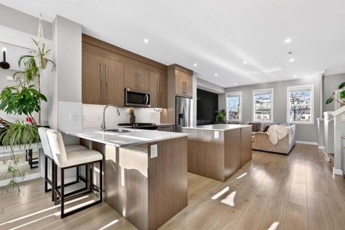 472 West Lakeview Drive, Chestermere, AB - Indoor Photo Showing Kitchen With Upgraded Kitchen