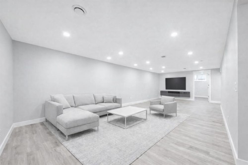 60 Fawn Crescent Se, Calgary, AB - Indoor