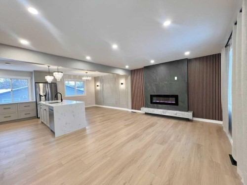 146 Springwood Drive Sw, Calgary, AB - Indoor With Fireplace