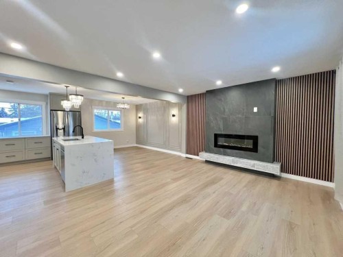146 Springwood Drive Sw, Calgary, AB - Indoor With Fireplace