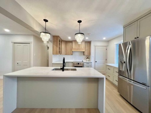 146 Springwood Drive Sw, Calgary, AB - Indoor Photo Showing Kitchen With Upgraded Kitchen