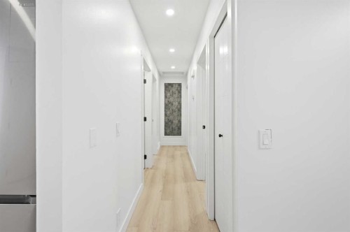 2404 51 Street Ne, Calgary, AB - Indoor Photo Showing Other Room