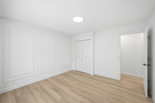 2404 51 Street Ne, Calgary, AB - Indoor Photo Showing Other Room