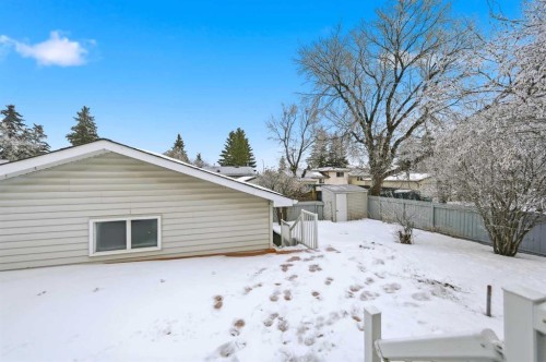 2404 51 Street Ne, Calgary, AB - Outdoor