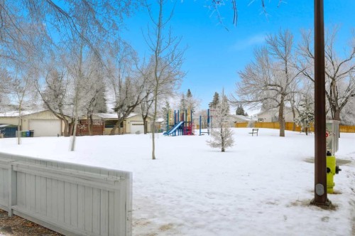 2404 51 Street Ne, Calgary, AB - Outdoor