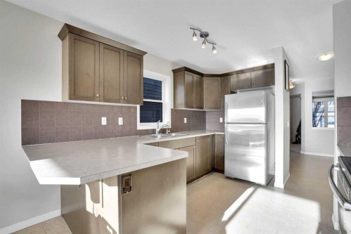608 Windbrook Heights Sw, Airdrie, AB - Indoor Photo Showing Kitchen