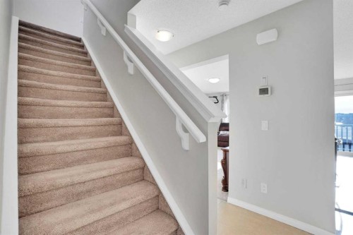 608 Windbrook Heights Sw, Airdrie, AB - Indoor Photo Showing Other Room