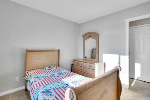 608 Windbrook Heights Sw, Airdrie, AB - Indoor Photo Showing Bedroom
