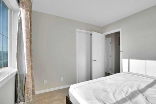 608 Windbrook Heights Sw, Airdrie, AB - Indoor Photo Showing Bedroom