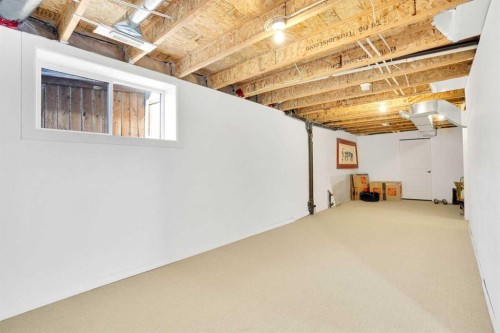 608 Windbrook Heights Sw, Airdrie, AB - Indoor Photo Showing Other Room