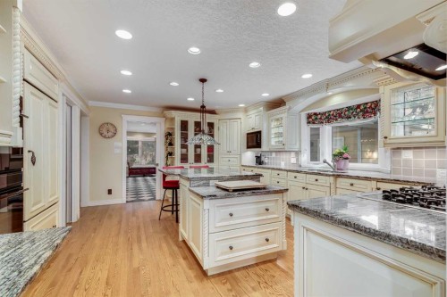 2003 Bay Shore Road Sw, Calgary, AB - Indoor Photo Showing Kitchen