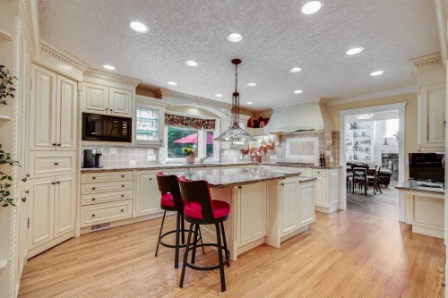 2003 Bay Shore Road Sw, Calgary, AB - Indoor Photo Showing Kitchen With Upgraded Kitchen