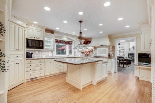 2003 Bay Shore Road Sw, Calgary, AB - Indoor Photo Showing Kitchen With Upgraded Kitchen