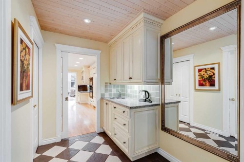 2003 Bay Shore Road Sw, Calgary, AB - Indoor Photo Showing Kitchen