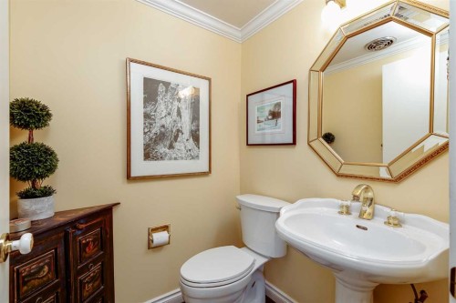 2003 Bay Shore Road Sw, Calgary, AB - Indoor Photo Showing Bathroom