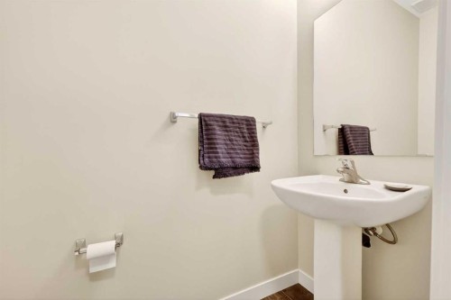 403 Sage Hill Grove Nw, Calgary, AB - Indoor Photo Showing Bathroom