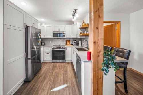 3-809 5Th Street, Canmore, AB - Indoor Photo Showing Kitchen With Double Sink With Upgraded Kitchen