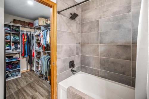 3-809 5Th Street, Canmore, AB - Indoor Photo Showing Bathroom