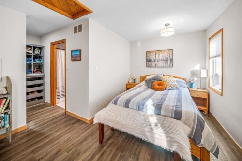 3-809 5Th Street, Canmore, AB - Indoor Photo Showing Bedroom