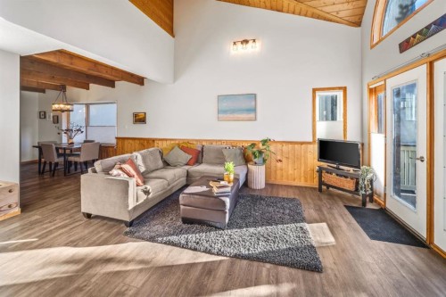 3-809 5Th Street, Canmore, AB - Indoor Photo Showing Living Room