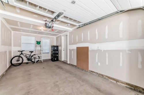 236 New Brighton Row Se, Calgary, AB - Indoor Photo Showing Garage