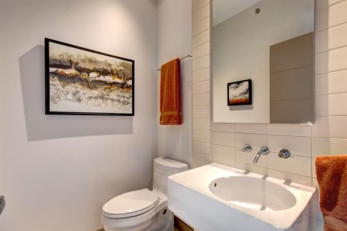 416 Aspen Meadows Hill Sw, Calgary, AB - Indoor Photo Showing Bathroom