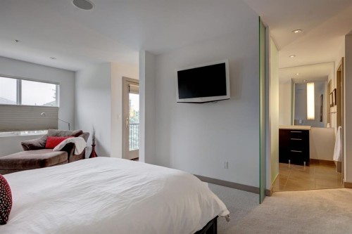 416 Aspen Meadows Hill Sw, Calgary, AB - Indoor Photo Showing Bedroom