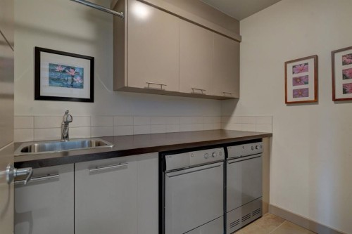 416 Aspen Meadows Hill Sw, Calgary, AB - Indoor Photo Showing Kitchen