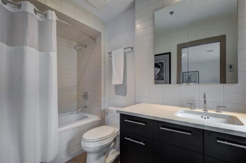 416 Aspen Meadows Hill Sw, Calgary, AB - Indoor Photo Showing Bathroom