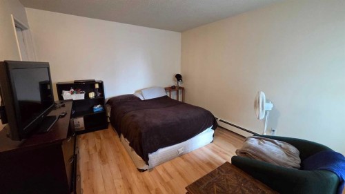 318-10120 Brookpark Boulevard Sw, Calgary, AB - Indoor Photo Showing Bedroom
