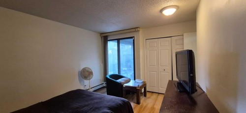 318-10120 Brookpark Boulevard Sw, Calgary, AB - Indoor Photo Showing Bedroom