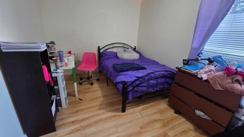 318-10120 Brookpark Boulevard Sw, Calgary, AB - Indoor Photo Showing Bedroom