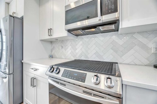 196 Wolf Hollow Park Se, Calgary, AB - Indoor Photo Showing Kitchen