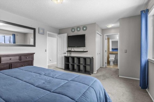 39 Prestwick Heath Se, Calgary, AB - Indoor Photo Showing Bedroom