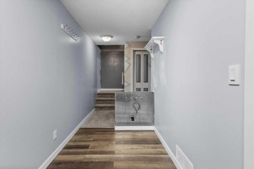 39 Prestwick Heath Se, Calgary, AB - Indoor Photo Showing Other Room