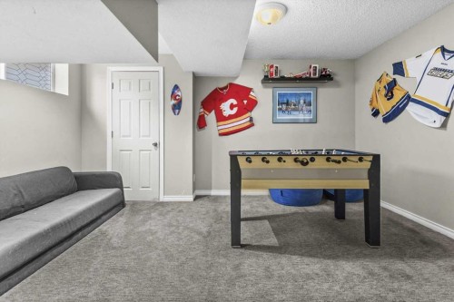 39 Prestwick Heath Se, Calgary, AB - Indoor Photo Showing Other Room