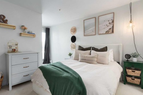 206-510 Edmonton Trail Ne, Calgary, AB - Indoor Photo Showing Bedroom