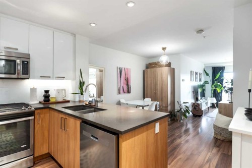 206-510 Edmonton Trail Ne, Calgary, AB - Indoor Photo Showing Kitchen With Stainless Steel Kitchen With Double Sink With Upgraded Kitchen