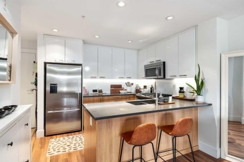 206-510 Edmonton Trail Ne, Calgary, AB - Indoor Photo Showing Kitchen With Stainless Steel Kitchen With Double Sink With Upgraded Kitchen