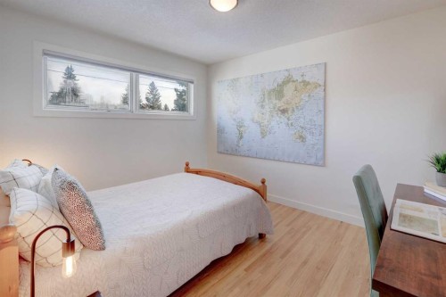 36 Glenview Drive Sw, Calgary, AB - Indoor Photo Showing Bedroom