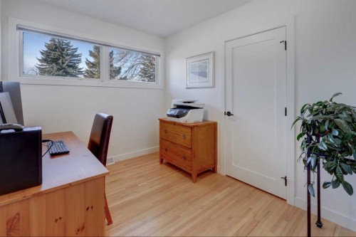 36 Glenview Drive Sw, Calgary, AB - Indoor Photo Showing Other Room